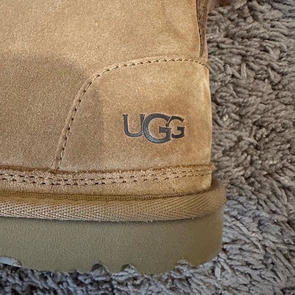 women's uggs - Picture 5 of 6